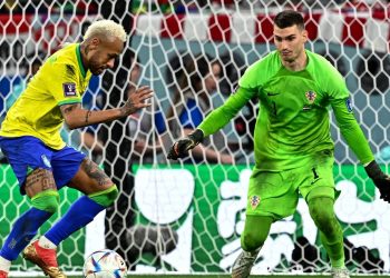 Livakovic kimdir? Fenerbahçe’nin transfer gündemindeki Dominik Livakovic kaç yaşında, hangi mevkide oynuyor?