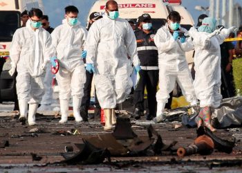 Malezya’da özel yolcu uçağı düştü: 10 meyyit