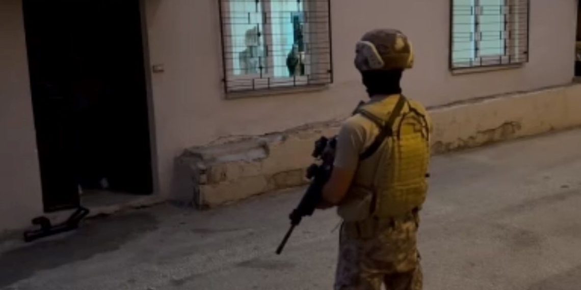 Mersin’de uyuşturucu satıcılarına şafak baskını