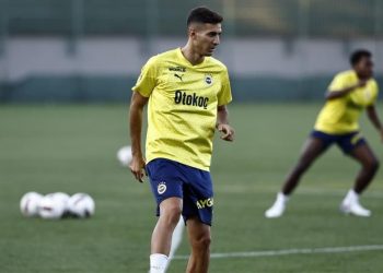 Mert Müldür sarı-lacivertli formayla birinci idmanına çıktı