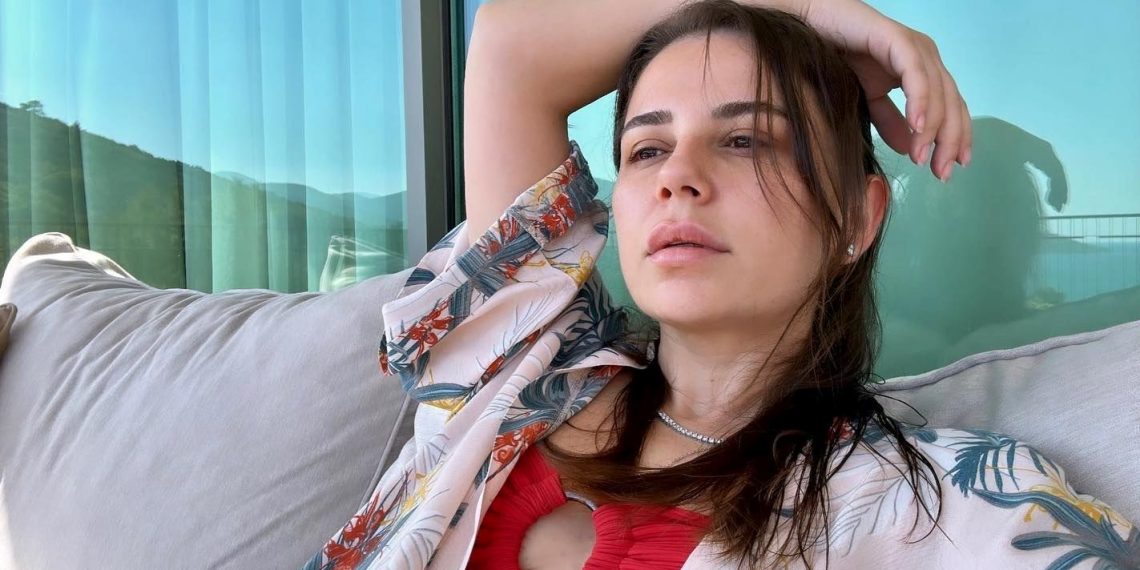 Merve Özbey konserlerini erteledi