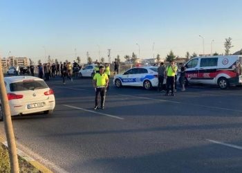 Motosikletli yunus timi kamyona çarptı: 2 polis yaralı