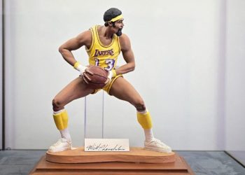 NBA efsanesi Wilt Chamberlain’in forması açık artırmada