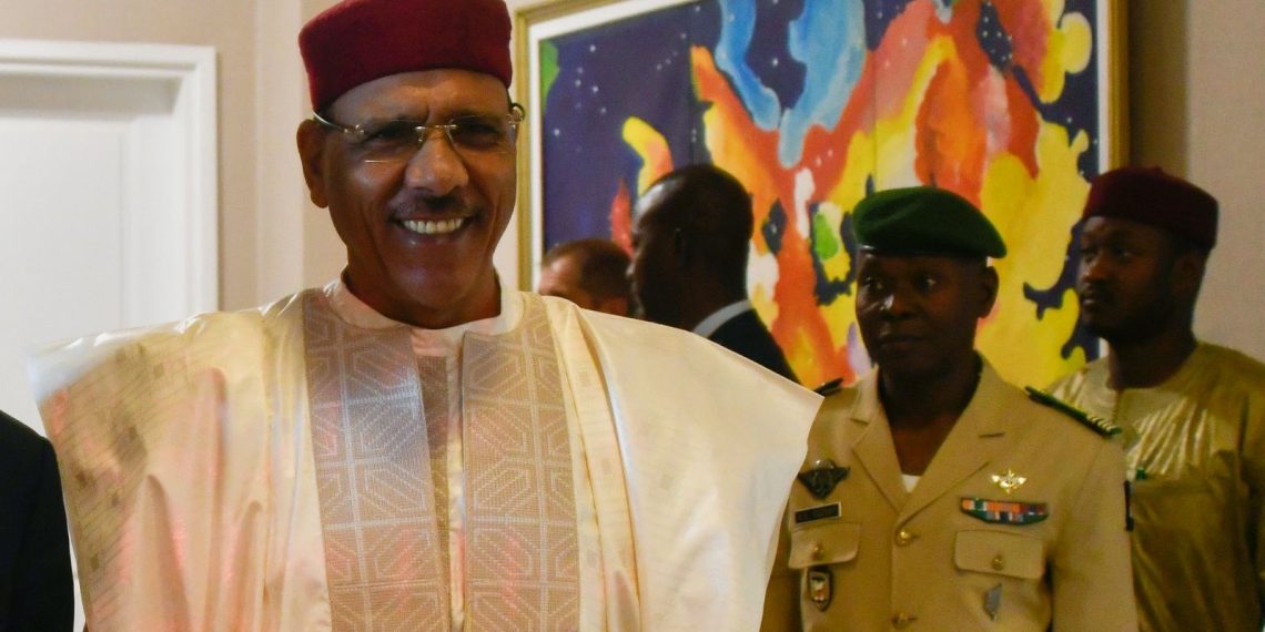 Nijer’de darbeciler, Muhammed Bazum’u vatana ihanetten yargılamak istiyor