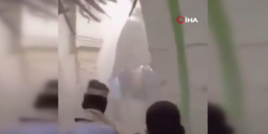 Nijerya’da tarihi cami çöktü: 10 meyyit, 25 yaralı