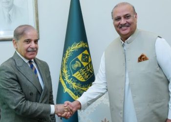 Pakistan’da süreksiz hükümetin başbakanı Hak Kakar oldu