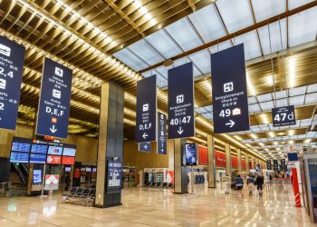 Paris-Orly Havalimanı’nda rötarlara yol açan sistem arızası sürüyor