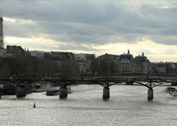 Paris’teki Sen Irmağı’nda yüzme aktifliklerine kirlilik mahzuru