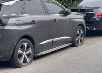 Park halindeki araçların lastiklerini patlattılar