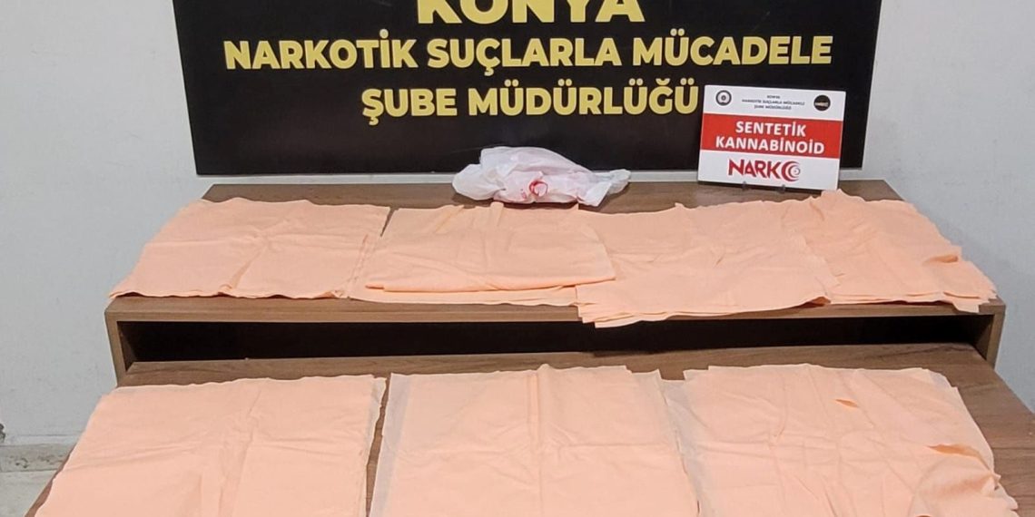 Peçeteye emdirilmiş 50 milyon liralık uyuşturucu ele geçirildi
