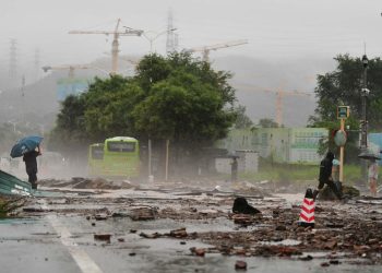 Pekin’de şiddetli yağışlar 11 can aldı