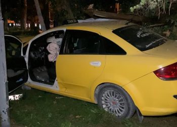 Polisin “dur” ihtarına uymadı: Ehliyetsiz ve alkollü taksi şoförü çay bahçesine daldı