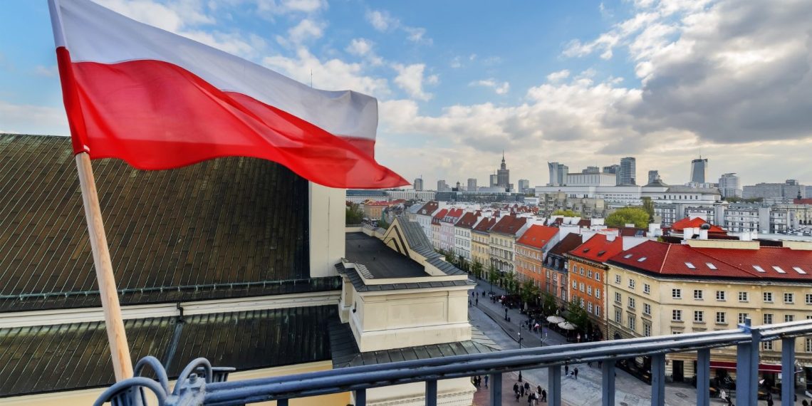 Polonya’da kendisini eleştiren tabibin bilgilerini yayımlayan Sıhhat Bakanı istifa etti