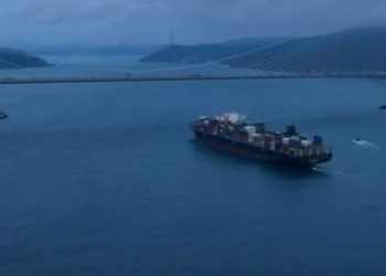 Rusya’ya karşın birinci sefer | Tahıl gemisi İstanbul Boğazı’nda