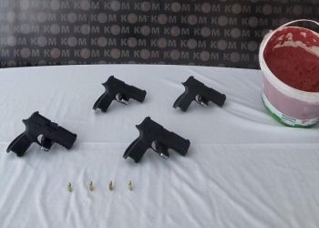 Salça kovasından silah çıktı