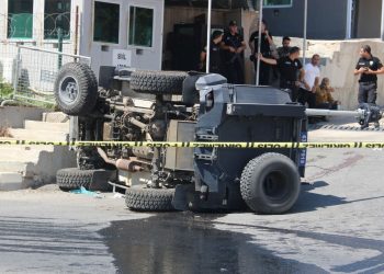 Şanlırurfa’da polis aracı devrildi