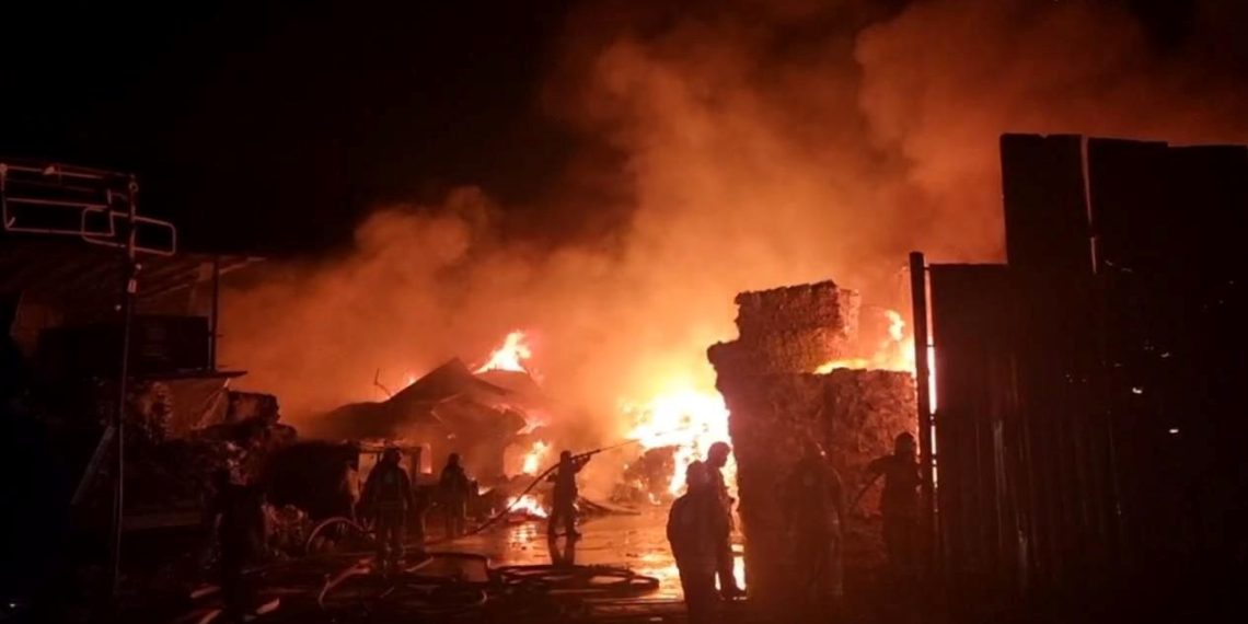 Sarıyer’de geri dönüşüm tesisinde yangın