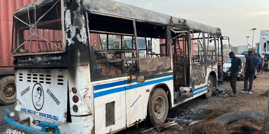 Senegal’de yolcu minibüsüne molotofkokteyli atıldı: 2 kişi öldü