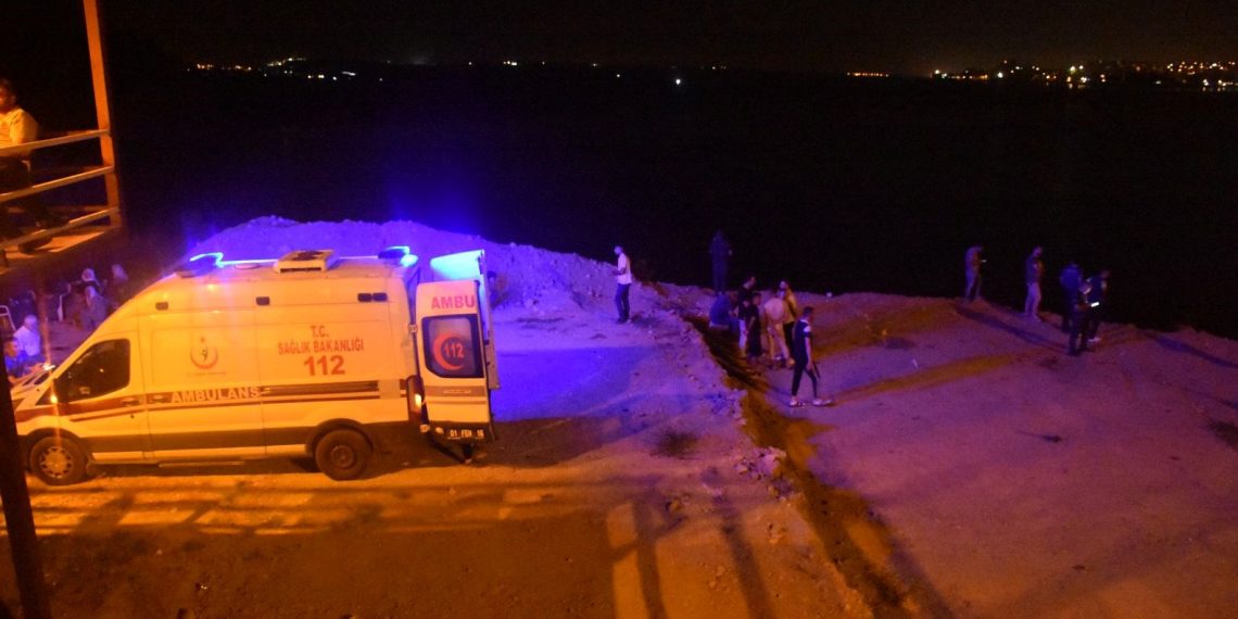 Serinlemek için girdiği baraj gölünde kayboldu