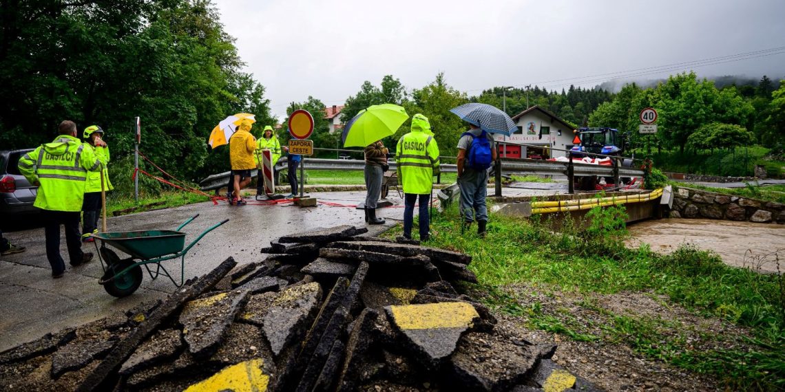 Slovenya’da sel ve yıldırımdan 3 kişi öldü