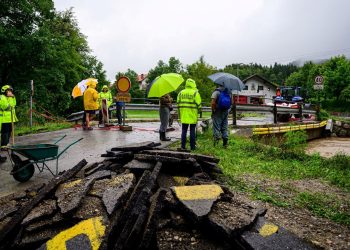 Slovenya’da sel ve yıldırımdan 3 kişi öldü