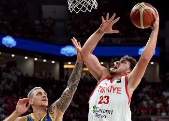 SON DAKİKA: 12 Dev Adam, Olimpiyat ön eleme kümesini önder tamamladı