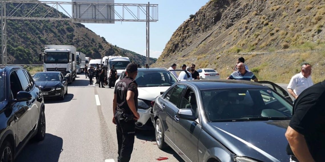 SON DAKİKA HABERİ: Kılıçdaroğlu’nun konvoyunda kaza