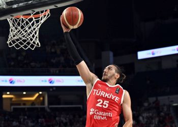 SON DAKİKA: 12 Dev Adam 2’de 2 yaptı, yarı finali garantiledi