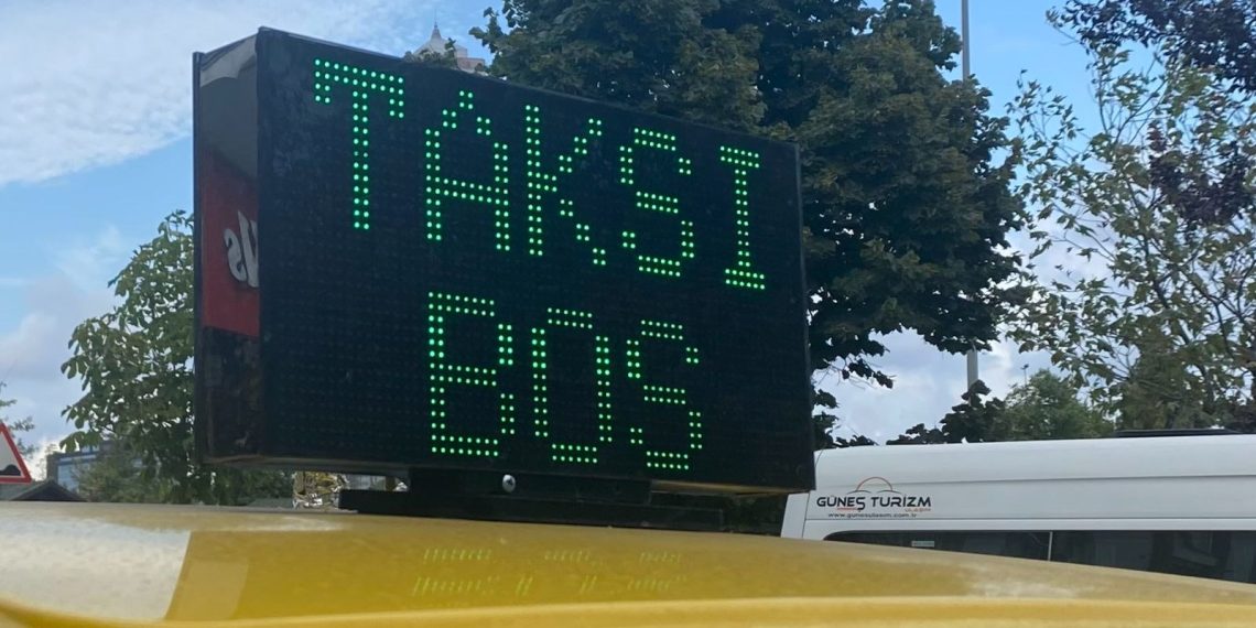 Taksilerde akıllı zirve lambası mecburî lakin geçiş yapan çok az | İBB, taksicileri uyardı