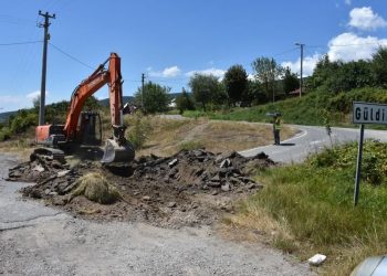 “Tapulu arazim” dedi, mahalle girişini trafiğe kapattı