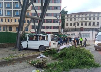 Tarım çalışanlarını taşıyan servis kaza yaptı: 1 meyyit, 13 yaralı