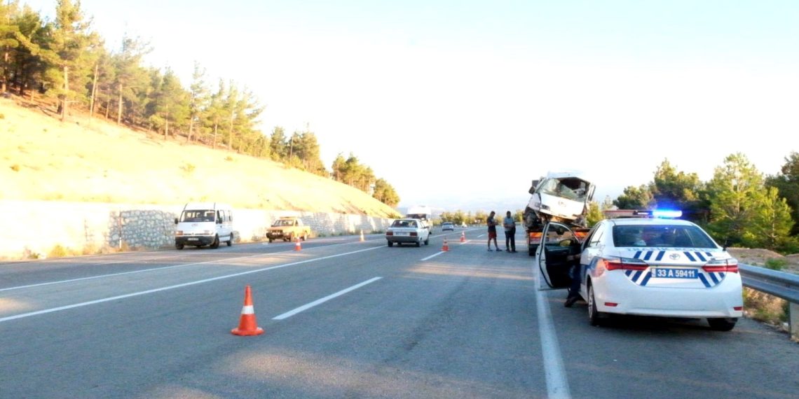 Tarım personellerini taşıyan minibüs şarampole devrildi: 1 meyyit, 14 yaralı
