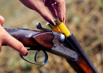 Tartıştığı kocasını tüfekle öldürdü