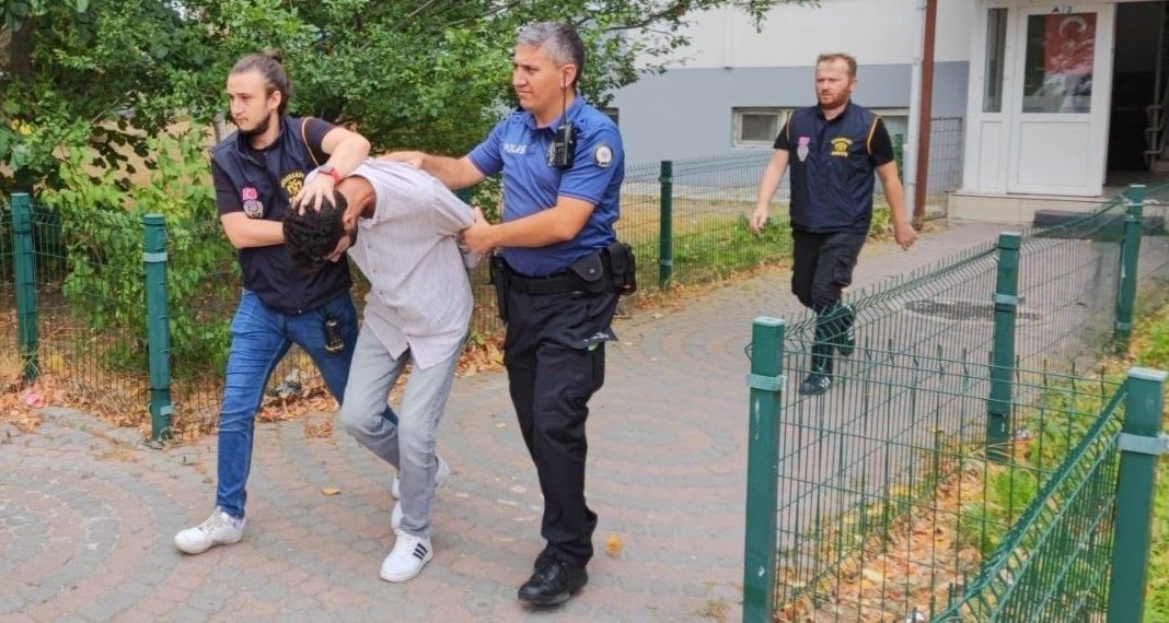 Tartıştığı sevgilisini boğarak öldürdü