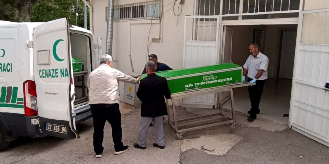 Traktör duvarı yıktı: Dede ve torunu hayatını kaybetti