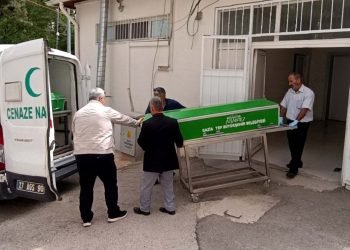 Traktörün çarptığı duvarın altında kalan dede ve torunu öldü