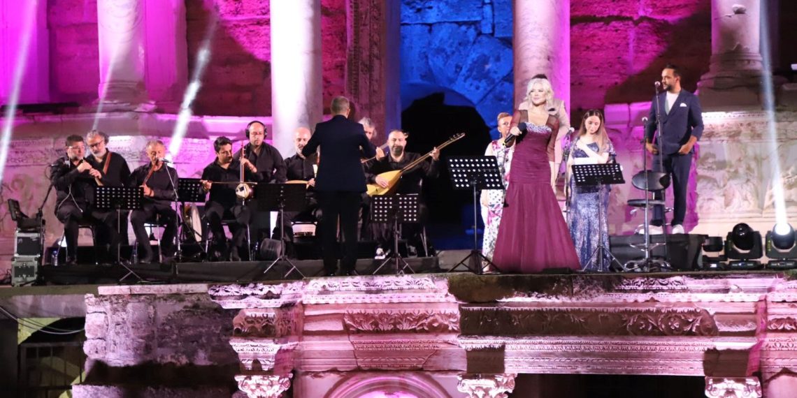 TRT sanatkarlarından Pamukkale’deki Hierapolis Antik Tiyatrosu’nda konser
