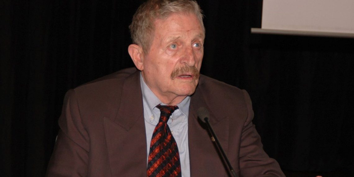 Türk tiyatrosunun ustalarından Müşfik Kenter’in vefatının üzerinden 11 yıl geçti