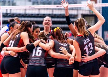 Türkiye U19 Kız Voleybol Ulusal Ekibi namağlup finalde