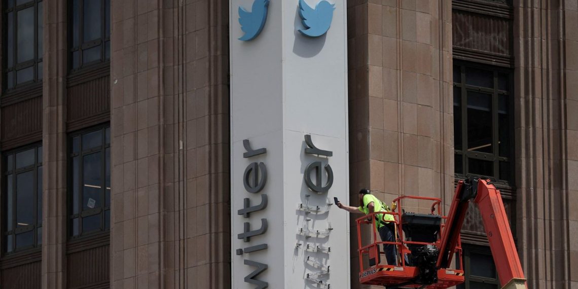 Twitter eşyalarını açık artırmaya çıkardı: Kuş logosuna 100 bin dolar!