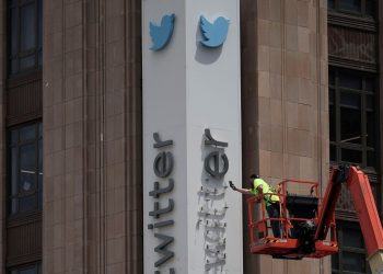 Twitter eşyalarını açık artırmaya çıkardı: Kuş logosuna 100 bin dolar!
