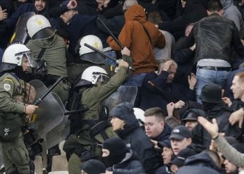 UEFA, Dinamo Zagreb’in taraftarlarına bir yıl deplasman yasağı getirdi