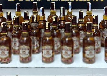 Uydurma bandrollü kaçak içki satan kuşkulu yakalandı