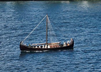 Viking yelkenlisi Boğaz’a demir attı