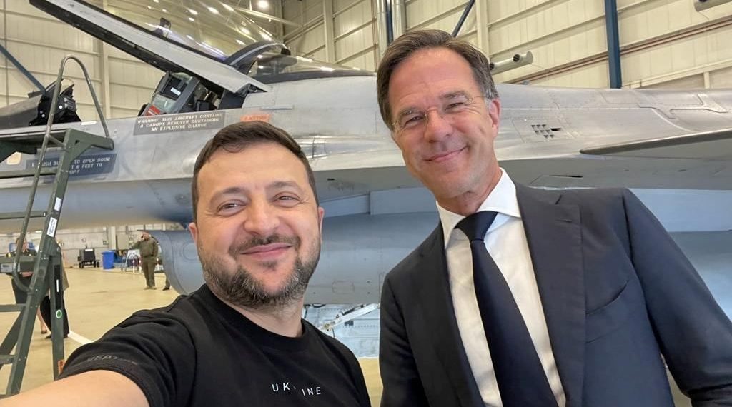 Zelenski duyurdu: Hollanda, Ukrayna’ya 42 adet F-16 verecek