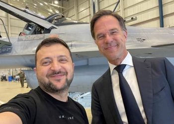 Zelenski duyurdu: Hollanda, Ukrayna’ya 42 adet F-16 verecek