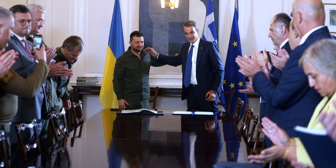 Zelenski: F-16’lar için pilotlarımızı Yunanistan eğitecek