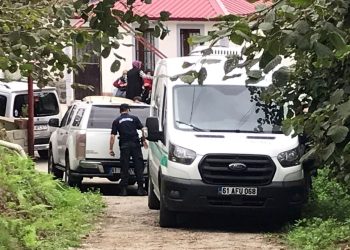 79 yaşındaki kişi kardeşini ve eşini öldürdü