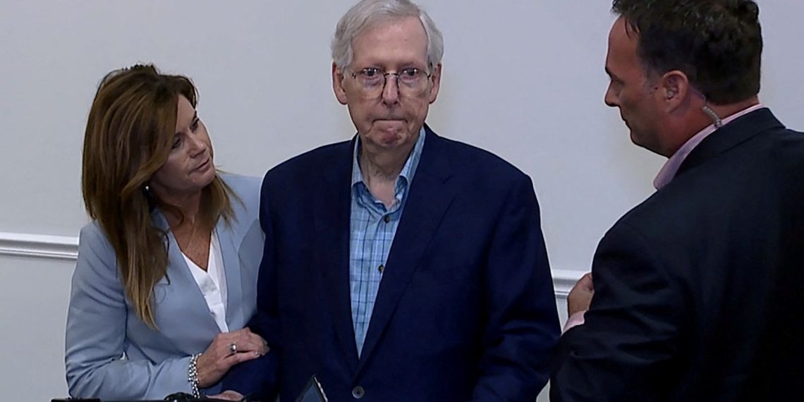 ABD’li 81 yaşındaki Senatör McConnell, kameraların karşısında yeniden “dondu”