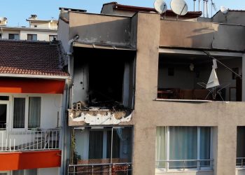 Açık bırakılan ocak patlamaya neden oldu